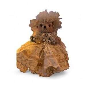 Vintage bride bear in wedding dress with cameo jewelry set